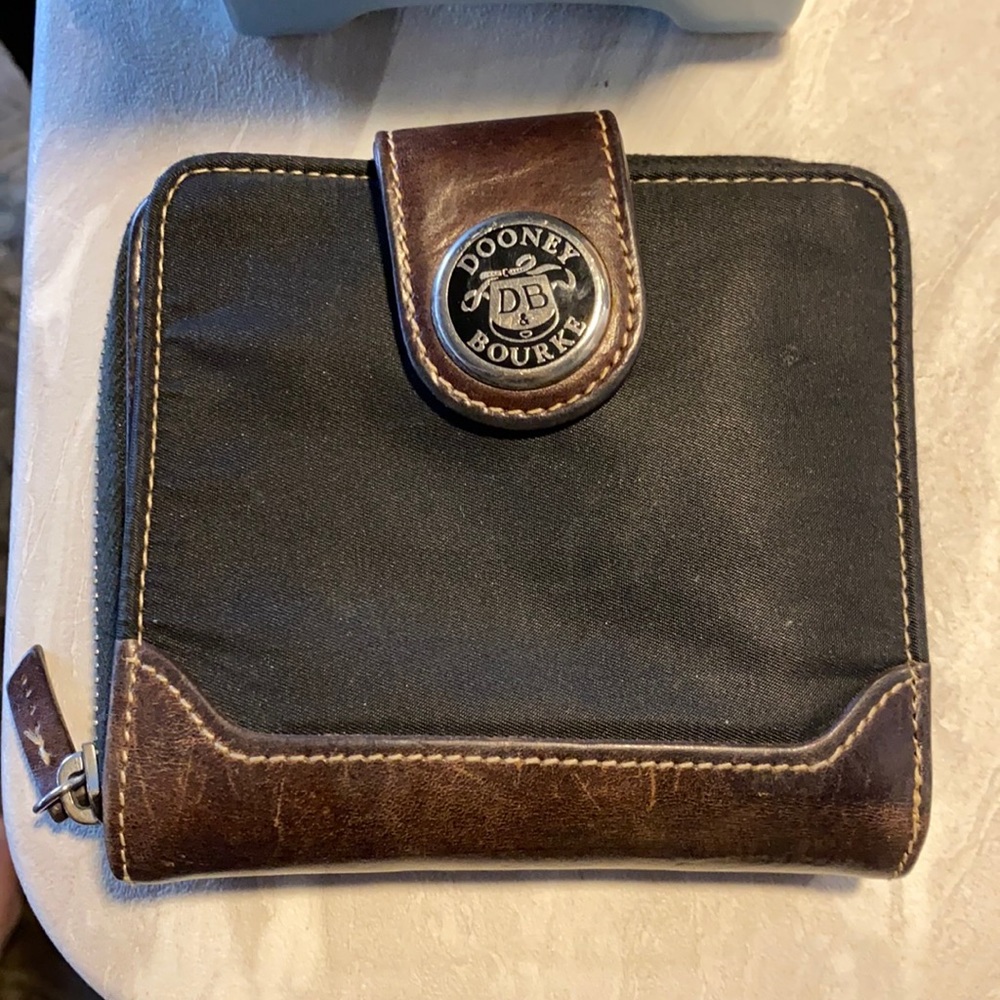 Dooney bourke wallet